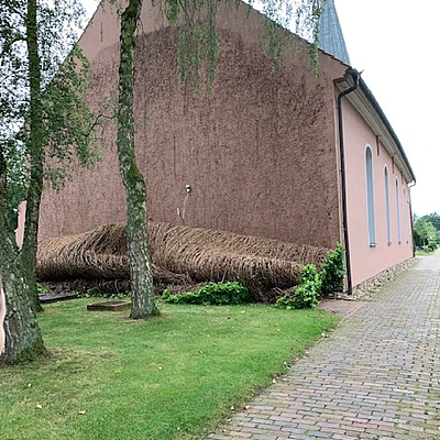 The Abox installation also withstood the stresses of slipping ivy growth on St. Marien Church in Großenkneten. The junction box impresses with its high quality even under unexpected mechanical influences.
Photo: Günther Spelsberg GmbH & Co. KG