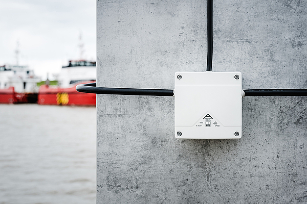 The junction boxes are VDE and DLG-certified, and the Pro version is also approved for use in shipping thanks to a DNV certification.