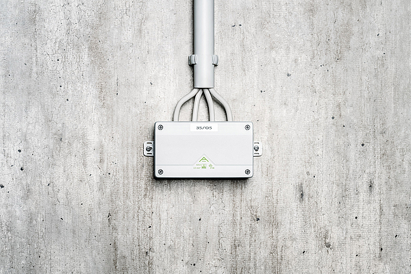 New fields of application can also be tapped into thanks to the new size of the Abox 025/2, which enables separate clamping areas for data and power cable, as a result of the additional installation space.