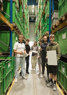 The renewed recognition as an “Excellent Training Company” underscores the quality and future-oriented nature of the training concept. Qualified support, individual projects and a wide range of further training opportunities create optimal conditions for a successful start to a professional career.
Photo: Günther Spelsberg GmbH & Co.
KG