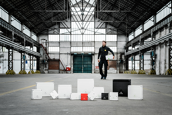 Following an extensive development phase in collaboration with installers and industry experts, Spelsberg presents the new generation of the tried and tested Abox junction boxes. These ensure even more efficient installation while maximising the range of possible applications.