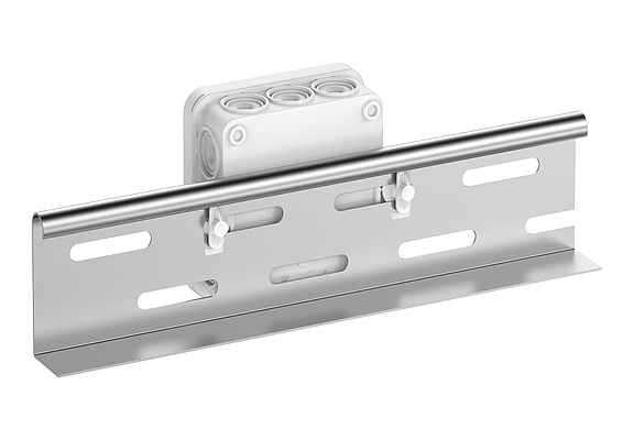 The KTB 2 cable tray fastening from Spelsberg enables tool-free and straightforward mounting of enclosures from the Red Range onto cable and wire mesh trays. With a quarter turn, the fastening element is quickly fixed without screws.
Photo: Günther Spelsberg GmbH & Co. KG