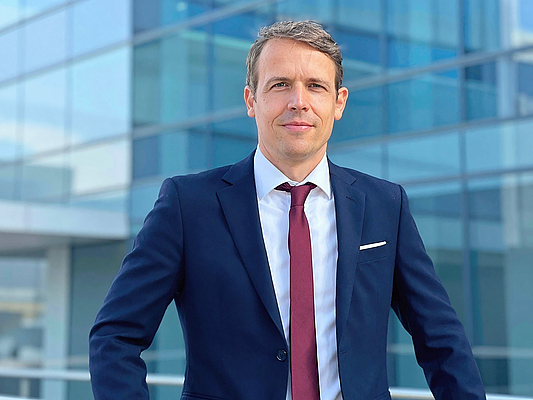 Jeronymo Dietel assumes the position of Head of Sales of the Spelsberg Group and will strategically develop the sales organization. With his many years of international sales experience, he will actively drive the company's future growth targets.