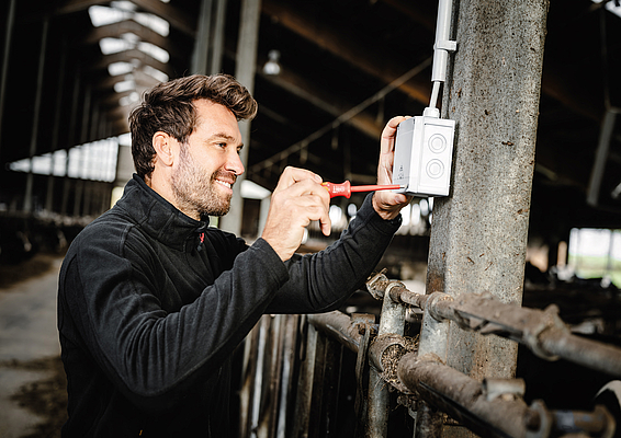 Spelsberg has been committed to quality and innovation in the field of electrical installation for over 120 years. The solutions for agricultural technology also ensure trouble-free operation and reliably protect against electrical failures.
Photo: Günther Spelsberg GmbH & Co. KG/Alina Köster Photography