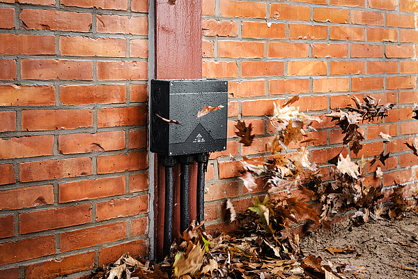 The new Abox Pro reliably withstands the extreme demands of unprotected outdoor areas and industrial environments. It has a high protection rating of IP66/67/69 with IK09 impact resistance.