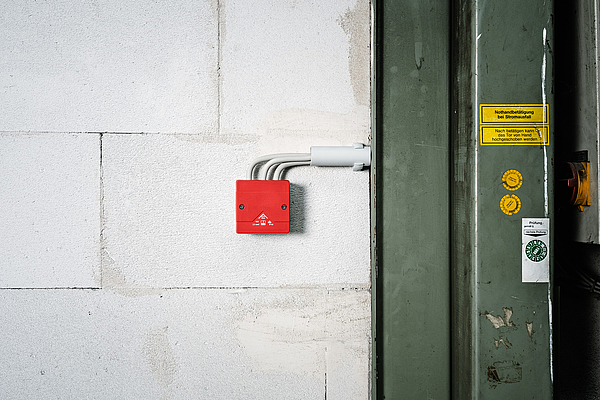 In order to provide the optimum junction box for every installation environment, Spelsberg offers an extensive range of colours. The Abox and Abox Pro are available in black, grey and white and with a red cover to identify safety lighting.